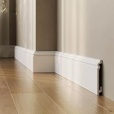 Плинтус Quick-Step белый из HD полимера QSSKRW51100